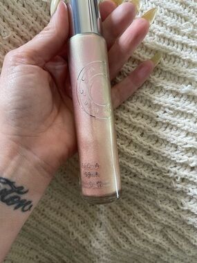 BECCA Holographic Silver Box with Rainbow Iridescence